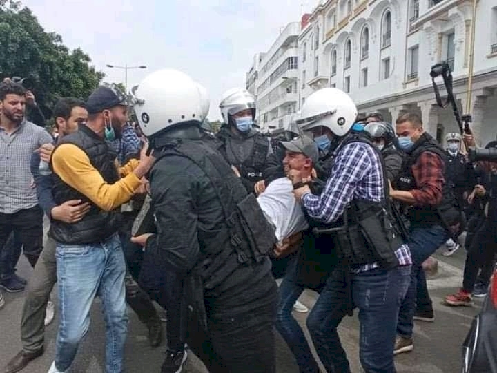 Fas'ta öğretmenlerin gösterisine sert müdahale