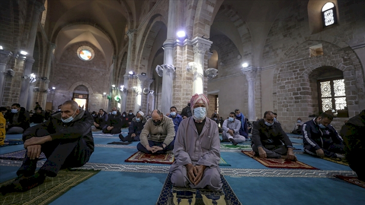 Filistin'de teravih namazı camilerde kılınabilecek