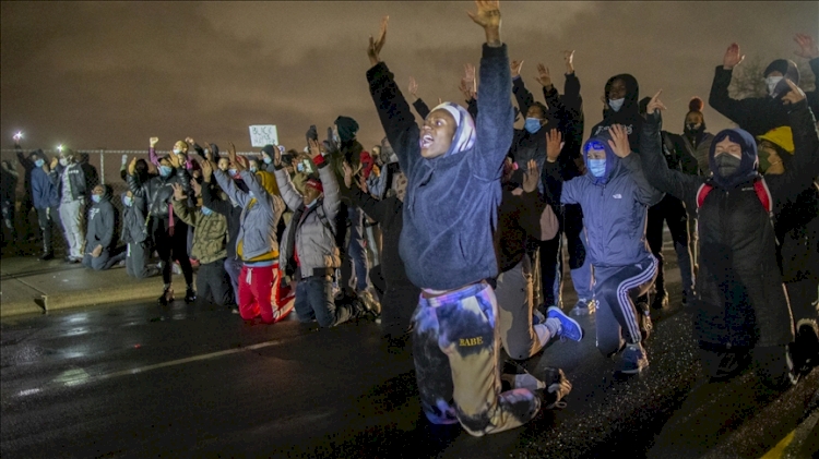 ABD'nin Minneapolis kentinde Daunte Wright'ın ölümünün ardından polise yönelik protestolar sürüyor