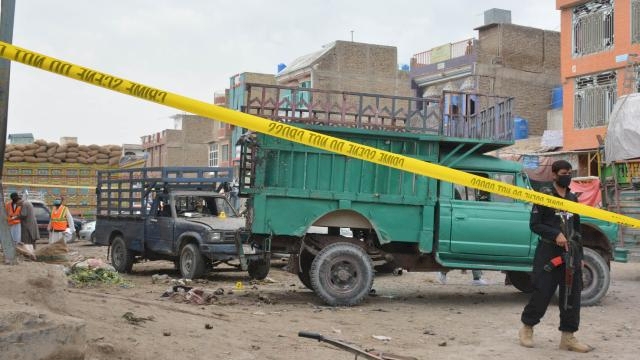 Pakistan'da bombalı saldırı: 2 asker öldü