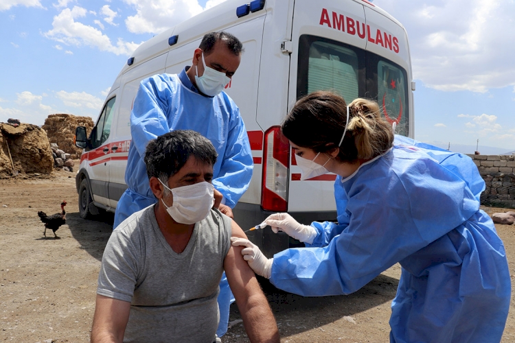 Türkiye aşılamada 40 milyon dozu geçti