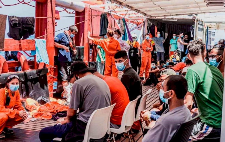 Akdeniz'de 572 göçmeni kurtaran Ocean Viking gemisi bir haftadır liman bekliyor: Gıda stoğu bitmek üzere