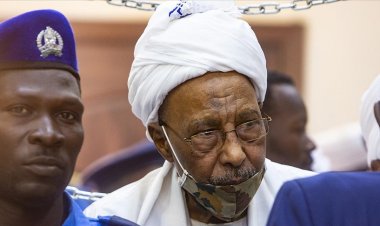 Sudan hükümeti, eski Cumhurbaşkanı Ömer el-Beşir'i UCM'ye teslim edecek