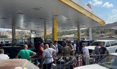 Lübnanlıların akaryakıt istasyonları önündeki kuyruk çilesi sürüyor