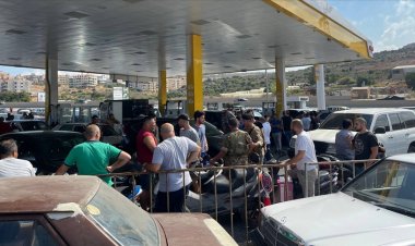 Akaryakıt krizinin yaşandığı Lübnan'da ordu el koyduğu yakıtı hastane ve fırınlara dağıtıyor