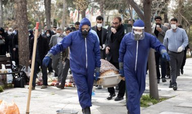 İran'da Kovid-19 nedeniyle hayatını kaybedenlerin sayısı 100 bini geçti