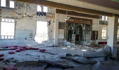 Suriye rejim güçleri Dera kentinde yer alan El-Mansur Camisi'ni bombaladı