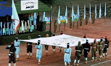 Taliban'dan askeri geçit töreni