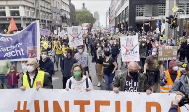 Almanya'da binlerce kişi sosyal adaletsizlik ve ırkçılığı protesto etti