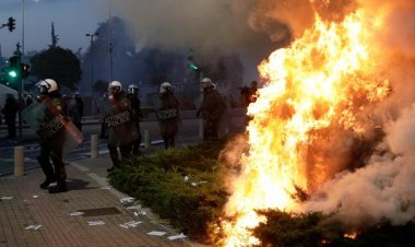 Selanik'te protestocular polisle çatıştı