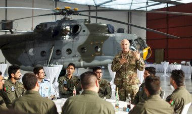 Özbekistan'a kaçan savaş suçlusu Afgan pilotlar ABD askeri üssüne transfer ediliyor