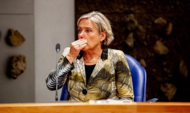 Hollanda'da Savunma Bakanı da istifa etti