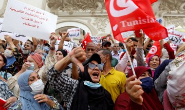 Tunus'taki 4 siyasi partiden 'Cumhurbaşkanı meşruiyetini yitirdi' açıklaması