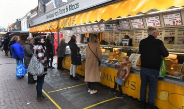 Hollanda'da sosyal mesafe kuralı kalktı, 'korona kartı' uygulaması başladı