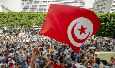 Tunus'ta Cumhurbaşkanı Said'in 'olağanüstü kararları' protesto edildi