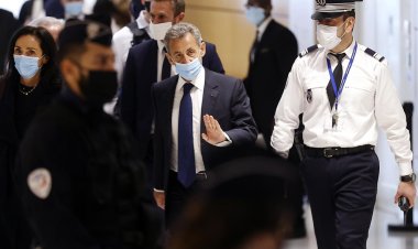 Sarkozy 2012'de seçim kampanyasını yasa dışı şekilde finanse etmekten suçlu bulundu