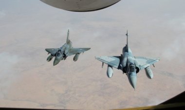 Cezayir, hava sahasını Fransız askeri uçaklara kapattı