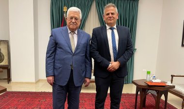 Siyonistler, Abbas'ın eşcinsel İsrailli bakanla görüşmesini kutluyor