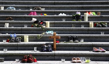 Fransa'da yüz binlerce çocuğun kiliselerde istismara uğraması Avrupa'da manşet oldu