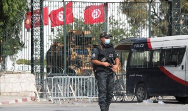 Tunus'ta Nahda taraftarı televizyon kanalı kapatıldı