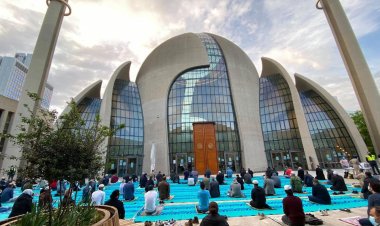 Almanya'nın Köln şehrinde cuma günleri ezan okunmasına izin verilecek