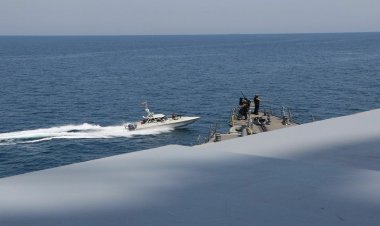 İranlı denizcilerin Körfez’de ABD botlarını kovaladığı anların görüntüleri yayınlandı