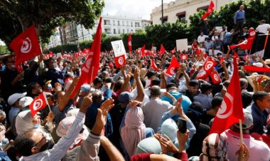 Tunus’ta Cumhurbaşkanı Said'in 'olağanüstü yetki kararları' protesto edildi
