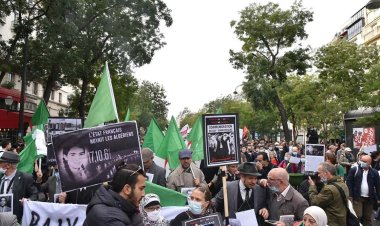 Fransa'da '17 Ekim 1961 Katliamı'nda ölen Cezayirliler anıldı