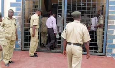 Nijerya'da hapishaneye düzenlenen silahlı saldırıda 575 mahkum firar etti