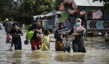 Endonezya'daki sel 18 bin kişi yerinden etti