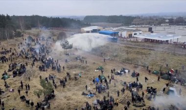 Polonya, Belarus sınırında yaklaşık 100 göçmeni gözaltına aldığını duyurdu