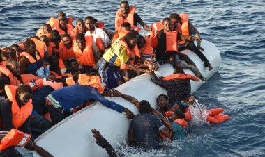 Tunus açıklarında 93'ü çocuk 487 düzensiz göçmen kurtarıldı