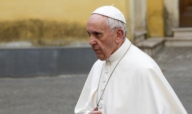 Papa, bir kadınla ilişkisi ortaya çıkan Paris piskoposunun istifasını kabul etti