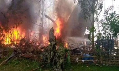 El Salvador'da askeri uçak düştü