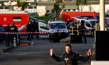 Fransa'da 'ninja saldırgan' paniği: 2 polis yaralı