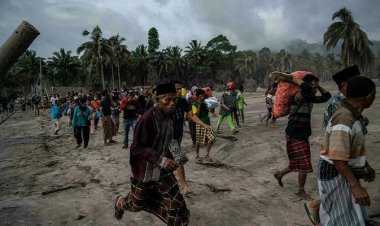Endonezya'da Semeru Yanardağı'ndaki patlamada ölü sayısı 13'e çıktı