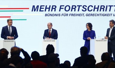 Almanya’da SPD, Yeşiller ve FDP’nin üzerinde anlaştığı koalisyon protokolü imzalandı