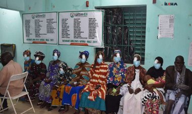 Avrupa Yetim Eli’nden Mali’de 'Katarakt Projesi' ve ihtiyaç sahiplerine giysi yardım