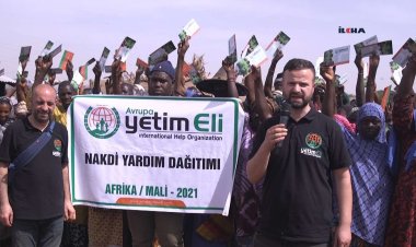 Avrupa Yetim Eli'nden Mali'deki savaş mağdurlarına nakdi yardım
