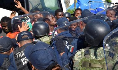 Meksika’da göçmenler polisle çatıştı: 17 yaralı