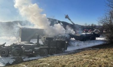 Almanya'daki kazada ABD ordusuna ait 3 askeri araç yandı