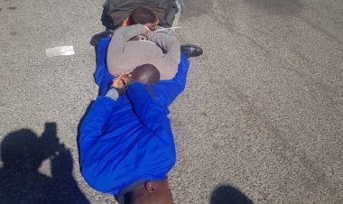 Hırsızlar polis karakolundan akaryakıt çalarken yakalandı