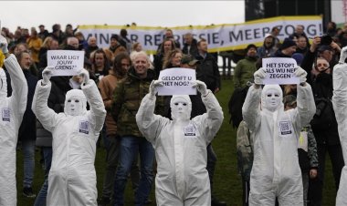 Hollanda'da yasaklara rağmen Kovid-19 kısıtlamaları protesto edildi