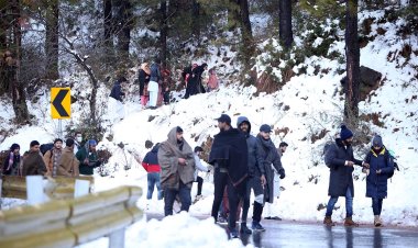 Pakistan'da kara kış: Hayatını kaybedenlerin sayısı yükseliyor