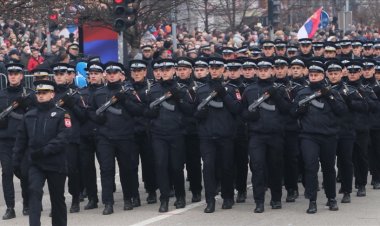 Bosna Hersek'te yasa dışı 'Sırp Cumhuriyeti Günü' kutlaması provokasyonu artırdı