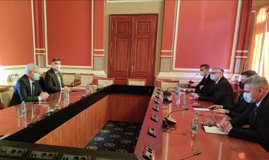 Bosnalı liderler provokatif eylemlere sahne olan Brçko'yu ziyaret etti