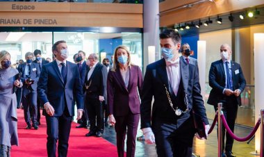 Macron ve AP yeni Başkanı Metsola'ya gazetecilerden tepki