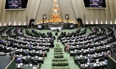 İran Meclisi salgın nedeniyle çalışmalarına ara verdi