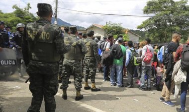 Meksika polisi sığınmacılara müdahale etti