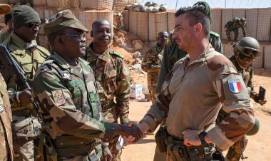 Mali'den kovulacağını anlayan Sömürgeci Fransa, Nijer’e yerleşme planı yapıyor